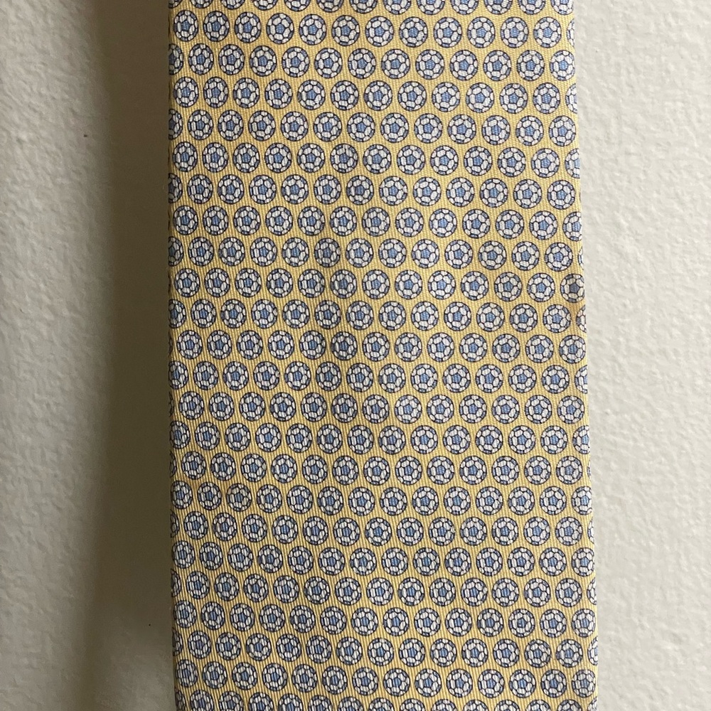 Vineyard Vines soccer pattern tie